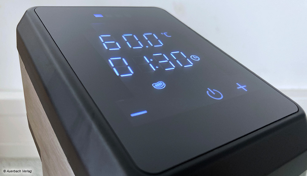 Ein gut lesbares und leicht zu bedienendes Touchdisplay inklusive Automatikprogrammen bietet der Sous-vide-Stick von Caso
