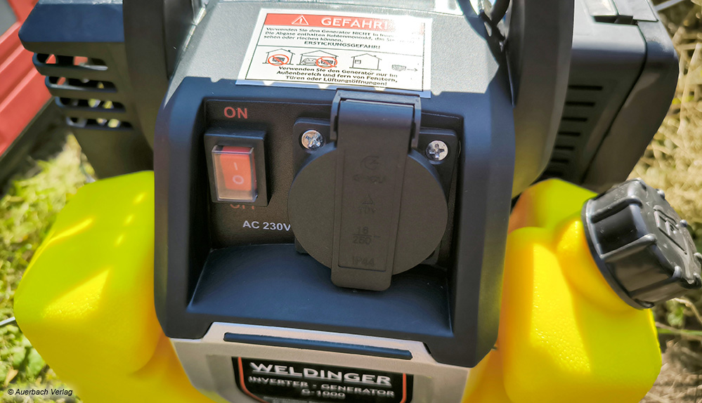 Auch der Generator von Weldinger in auffälligem Gelb ist sehr kompakt und wird als einziger Stromerzeuger im Testfeld mit Gemisch betrieben