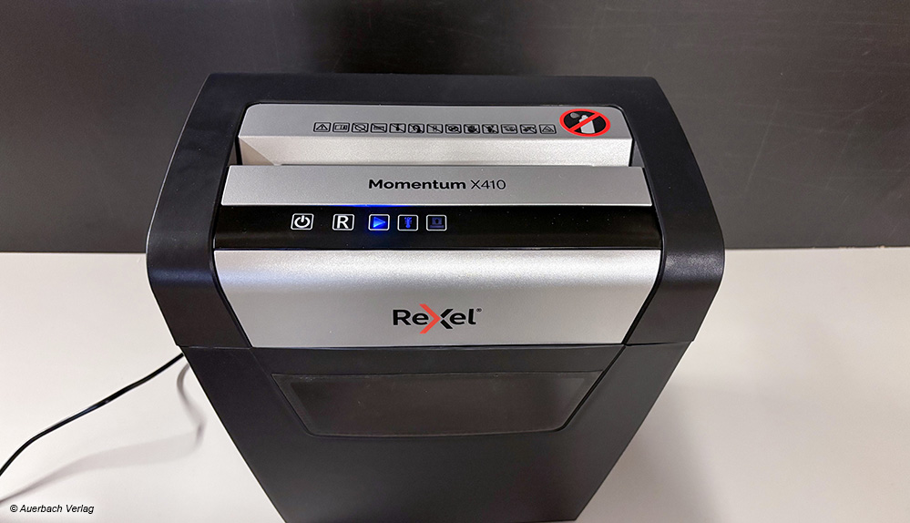 Die beleuchteten Bedienelemente des Rexel-Geräts ermöglichen Schreddern auch bei schlechter Beleuchtung 
