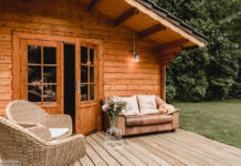 Gartenhaus mit Terrasse und Couch