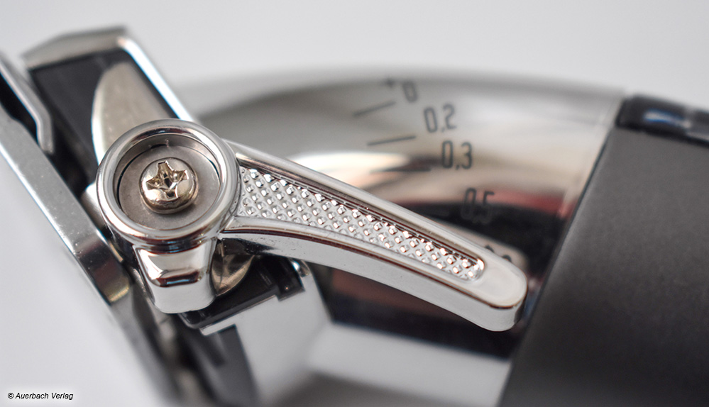 Babyliss setzt bei der Längeneinstellung auf einen hochwertigen Metallhebel am Scherkopf 
