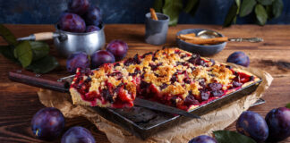 Pflaumenkuchen auf Backblech