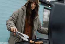 Wenn es draußen knackig kalt ist, schmecken die heißen Wintergrill-Highlights doppelt gut. Doch gilt es, einige Dinge zu beachten