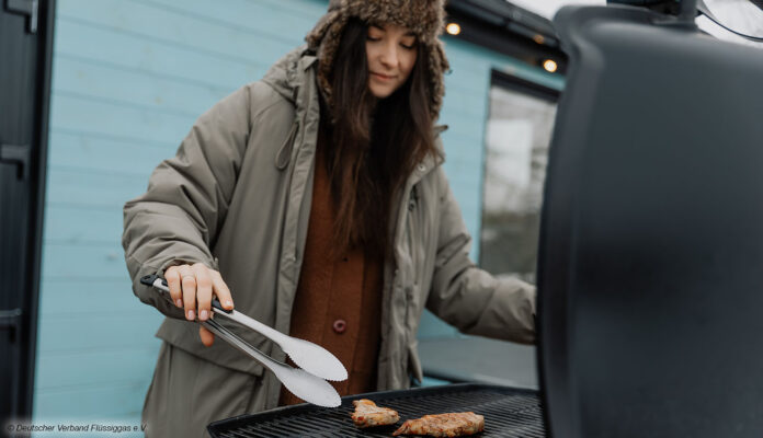 Wintergrillen Wenn es draußen knackig kalt ist, schmecken die heißen Wintergrill-Highlights doppelt gut. Doch gilt es, einige Dinge zu beachten