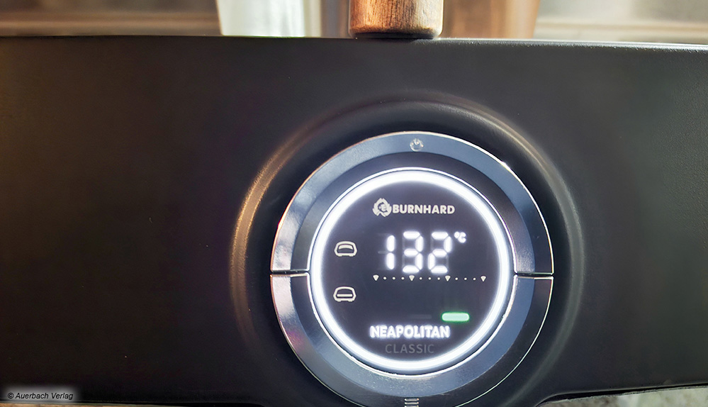 Das Thermometer zeigt die Temperatur des Pizzasteins genau an und signalisiert farblich, wenn er bereit ist