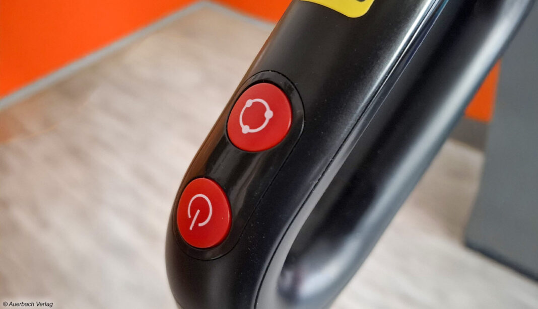 Die Bedienelemente des Vileda PureClean S5 sind ergonomisch positioniert und können mühelos mit einem Finger bedient werden