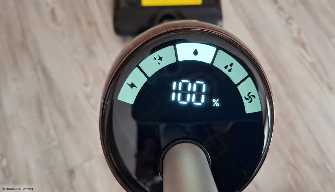 Das Display zeigt den aktiven Reinigungsmodus an. Der Pureclean S5 gibt zudem Sprachbefehle auf Englisch aus