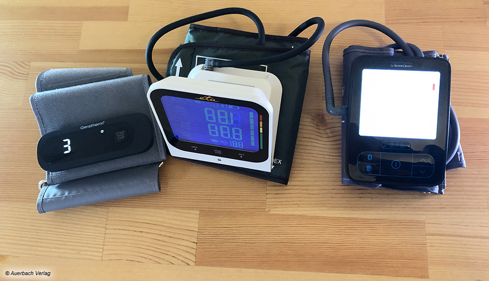 Unter unseren neun Testkandidaten sind auch diese drei smarten Konkurrenten mit recht unterschiedlichem Design vertreten 

