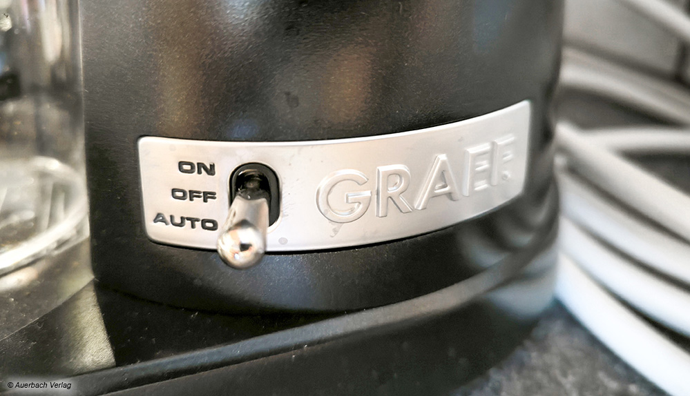Bei der elektrischen Kaffeemühle von Graef kann man zwischen Automatik (Betätigung mit dem Siebträger) oder Dauerbetrieb wählen