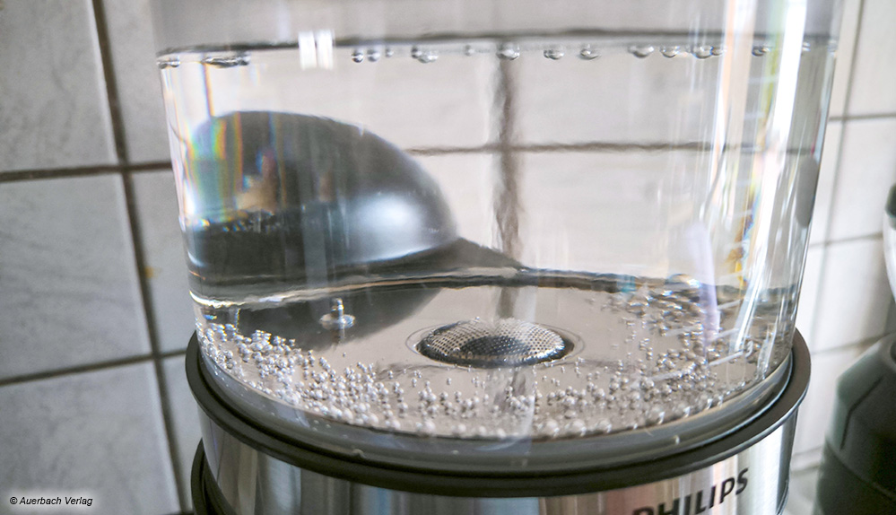 Das Konzept von Philips setzt auf die Erwärmung des Wassers direkt im Tank. So soll der Kaffee deutlich heißer und aromatischer werden