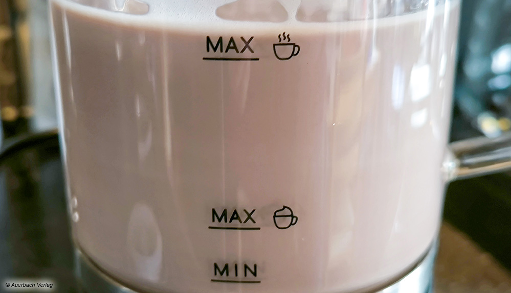 Deutlich einfacher ist das Ablesen der Markierungen für Milchschaum und Milchgetränken bei den Milchaufschäumern mit Glasbehälter im Testfeld