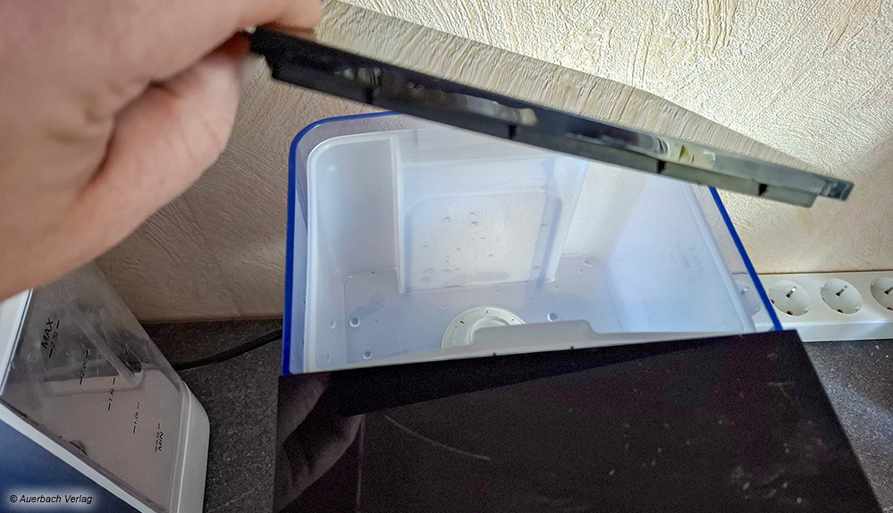 Alle Geräte haben abnehmbare Wassertankdeckel und lassen sich damit sehr gut befüllen 
