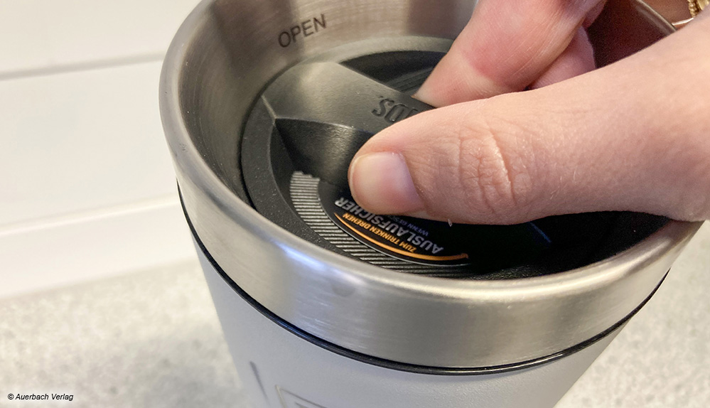 Der drehbare Verschluss beim hochwertigen Isolierbecher von Thermos ist leicht zu bedienen und dabei absolut auslaufsicher