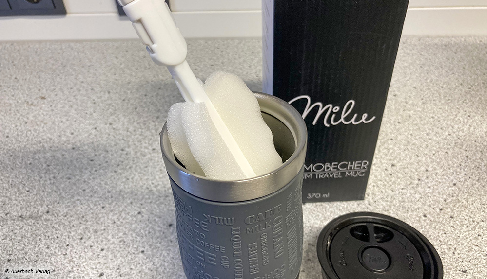 Mit der zugehörigen Reinigungsbürste kann der T1 von Milu, der leider nicht spülmaschinenfest ist, gesäubert werden