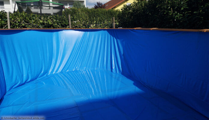 Poolaufbau mit Poolfolie