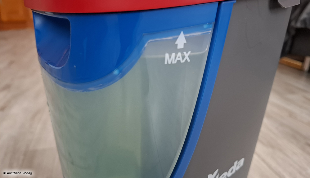 Für die Reinigung von bis zu 60 m² werden im Idealfall nur 1,2 Liter Wasser benötigt