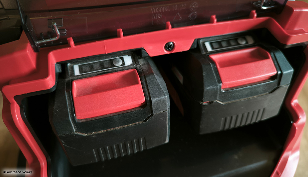 Zwei Akkus aus der Power-X-Serie von Einhell sind zum Betrieb des Kesselsaugers erforderlich. Sie sind im Set nicht enthalten und müssen extra gekauft werden