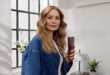 Frau mit Grundig Hairstyling-Tools