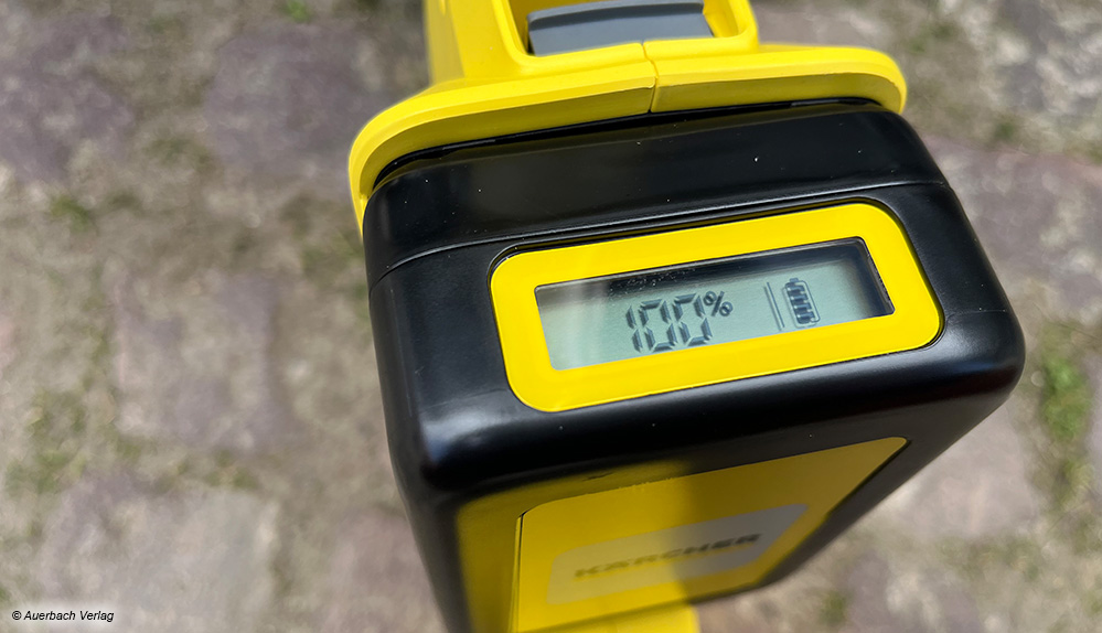 Bei den meisten Trimmern wird der Ladestand nur über einige LED angezeigt, bei Kärcher gibt es eine digitale Prozentangabe