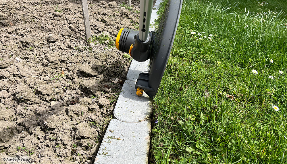 Testsieger in puncto Kantentrimmen ist das Modell von Stiga mit seinem abwinkelbaren Trimmerkopf und dem stabilen Führungsrad