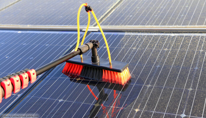 Photovoltaik reinigen putzen