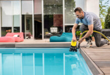 Für eine Grundreinigung des Pools muss das Wasser mit einer leistungsfähigen Schmutzwasser-Tauchpumpe komplett abgelassen‬ werden.