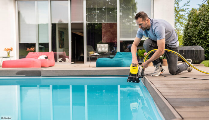 Für eine Grundreinigung des Pools muss das Wasser mit einer leistungsfähigen Schmutzwasser-Tauchpumpe komplett abgelassen‬ werden.