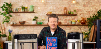 Die langjährige Partnerschaft zwischen Tefal und Jamie Oliver stellt eine Doppelkammer-Heißluftfritteuse und einen rotierenden Pizzaofen vor.