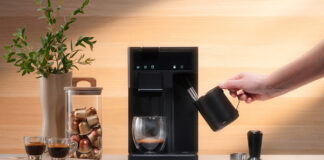 Die Volo Multi, eine multifunktionale Kaffeemaschine von Wilfa, funktioniert mit verschiedenen Kaffeekapseln, aber auch mit frisch gemahlenen Bohnen.