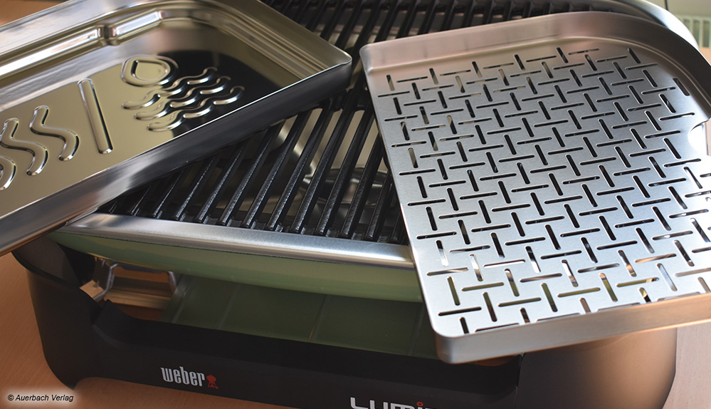 Webers Lumin wird durch seine verschiedenen Grillbodenaufsätze unter anderem auch zum Auftaugerät und Dampfgarer 
