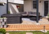 Terrasse mit Teppich und Whirlpool