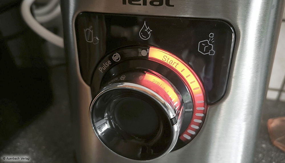 Nette Spielerei: Die gewählte Geschwindigkeitsstufe am großen Auswahlknopf wird zusätzlich über eine LED-Leiste rund um den Schalter optisch angezeigt
