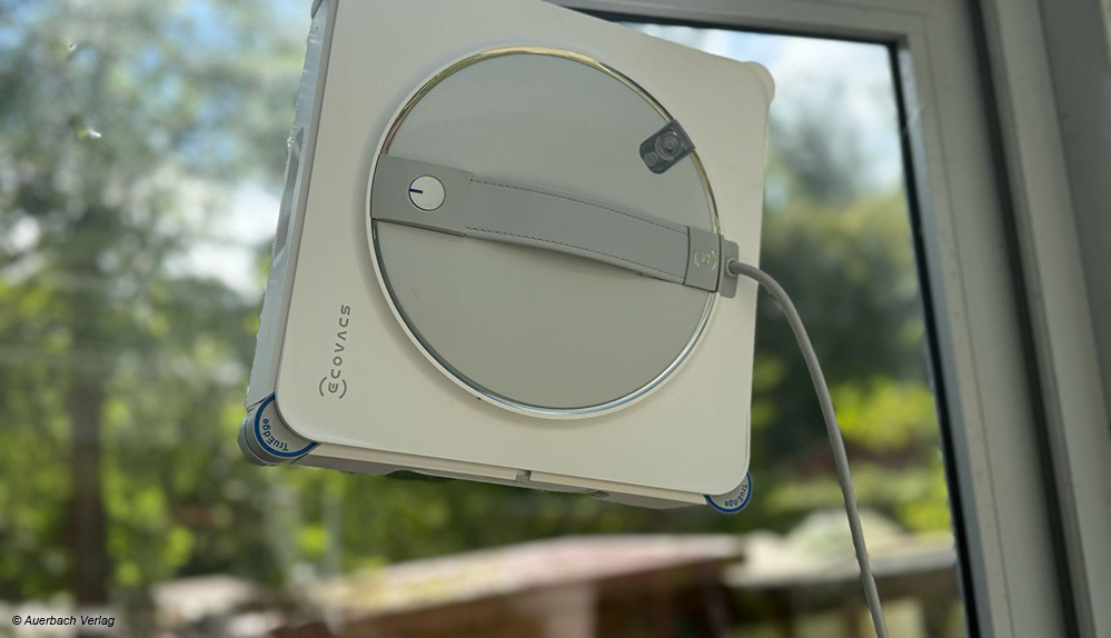 Der Fensterreinigungsroboter sorgt für eine kontinuierliche Reinigung vertikaler Glasflächen und erzielt dabei ein streifenfreies Ergebnis