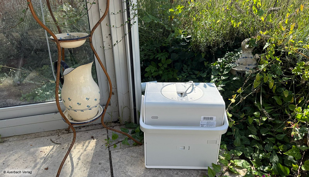 Der Akku des Ecovacs Winbot WS2 Omni ist in der Basisstation untergebracht