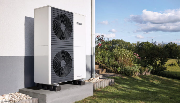 Vaillant: Wärmepumpe Hauswand außen