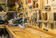 Werkbank mit Werkzeug