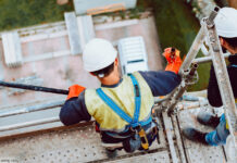 Bauarbeiter auf Baustelle Gerüst
