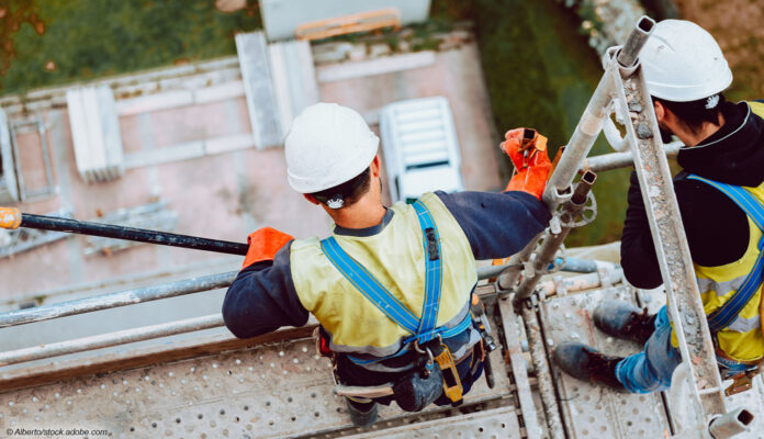 Bauarbeiter auf Baustelle Gerüst